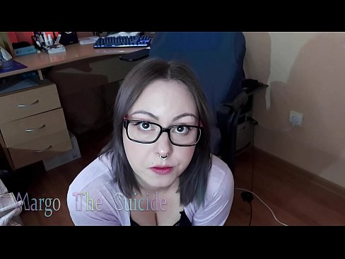 ❤️ Suíonn Cailín Sexy le Gloiní Dildo go domhain ar an gCeamara Físeán fuck ag ga.xxxifuck.ru